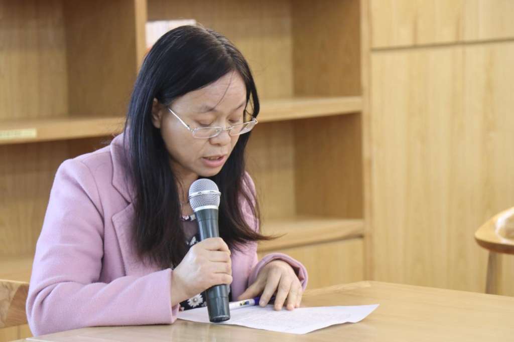 2019届初三语文集备代表吕凤萍老师和数学集备组长余浩老师作经验分享